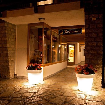 Residence Le Grand Chalet Courmayeur Eksteriør billede