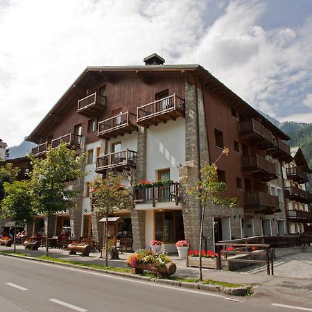 Residence Le Grand Chalet Courmayeur Eksteriør billede