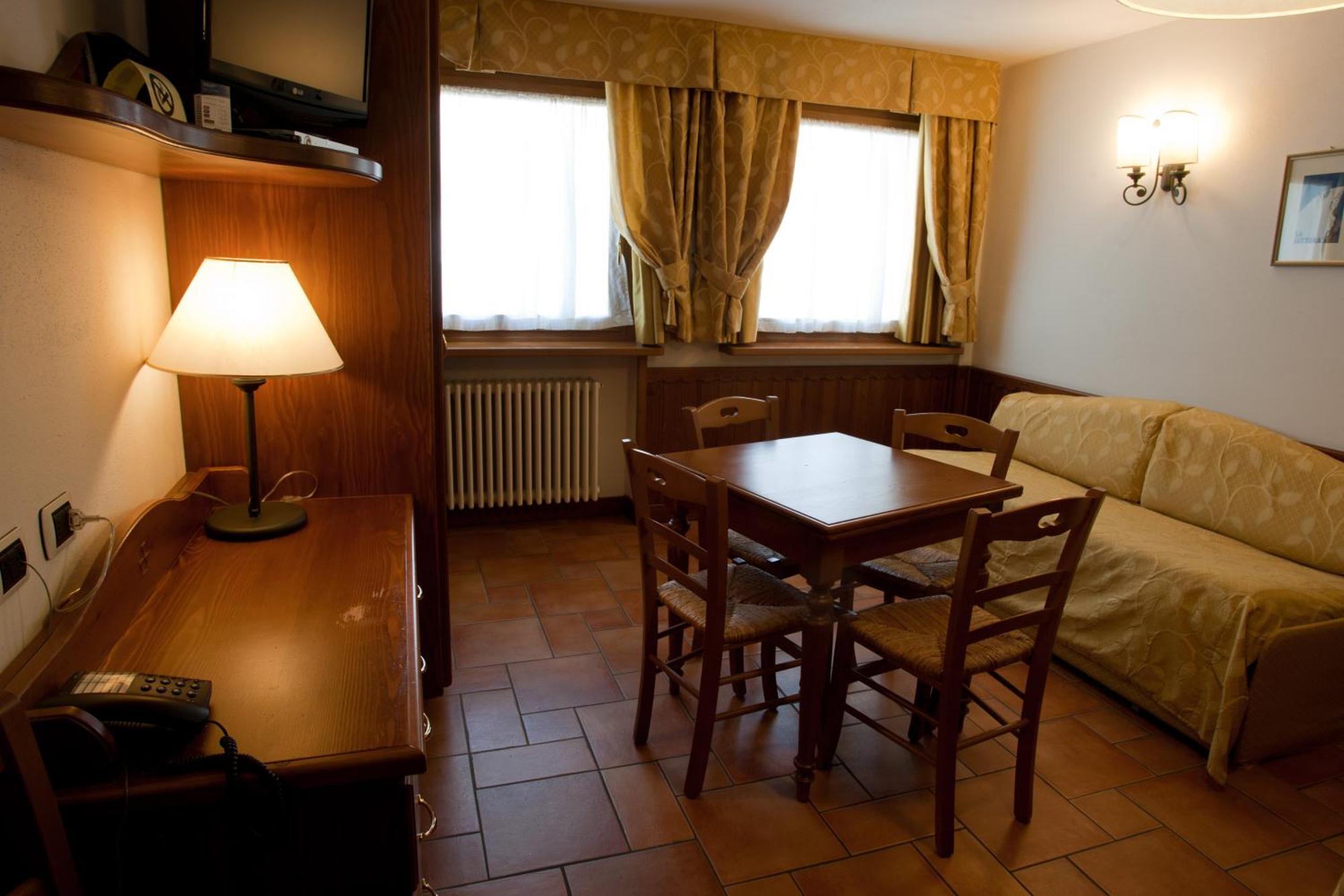 Residence Le Grand Chalet Courmayeur Eksteriør billede