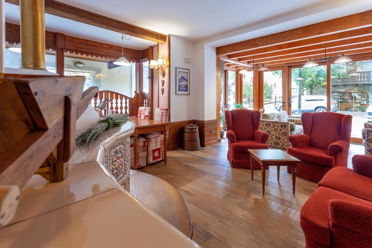 Residence Le Grand Chalet Courmayeur Eksteriør billede