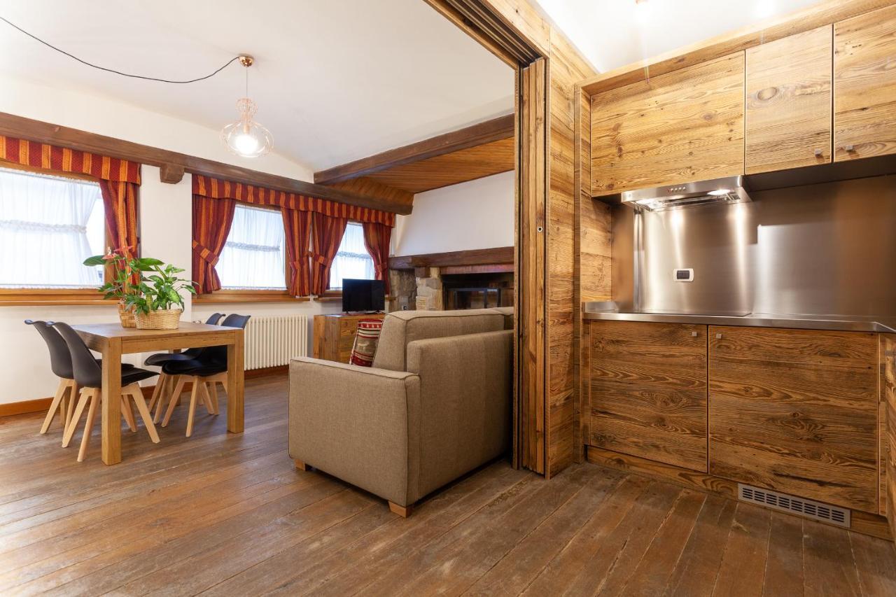 Residence Le Grand Chalet Courmayeur Eksteriør billede